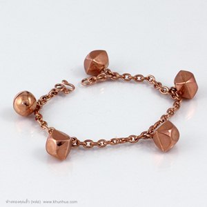 สร้อยข้อมือpink gold45% เหลี่ยมห้อยตุ้งติ้ง